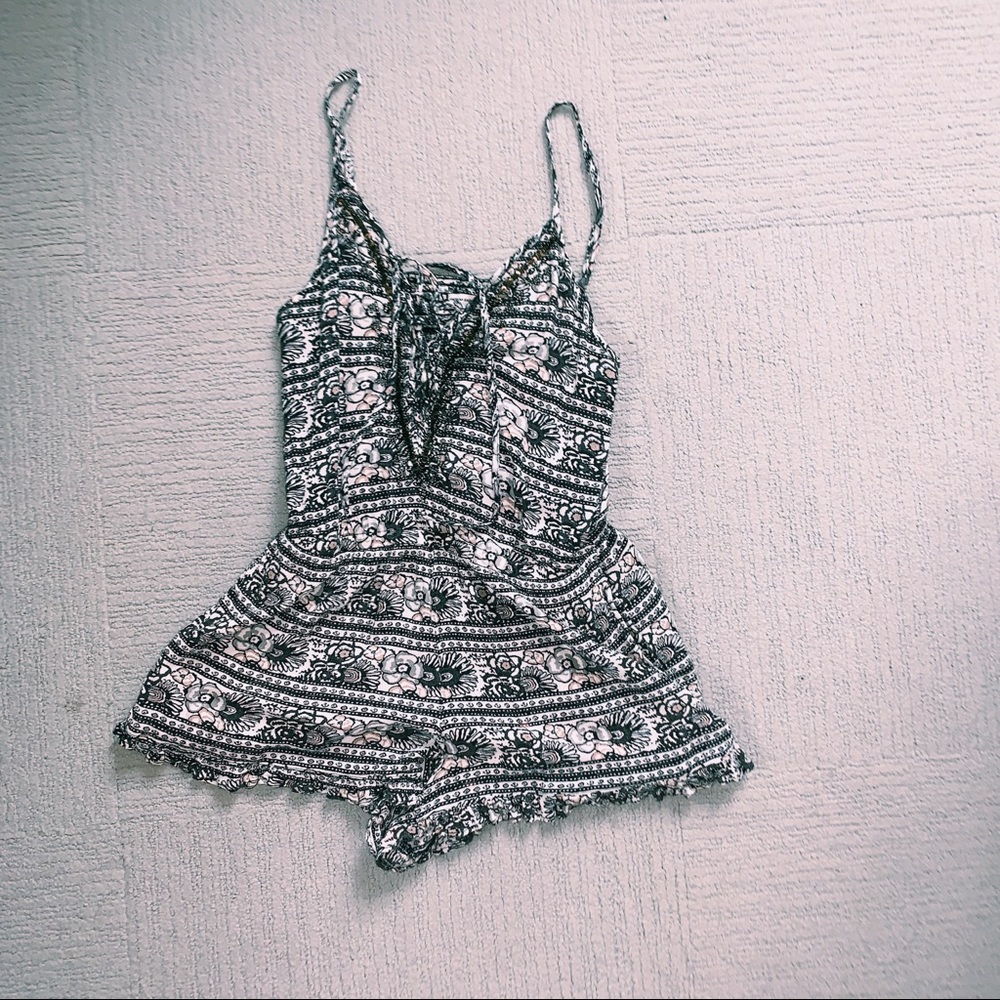 Patterned Romper - Picture 4 of 4